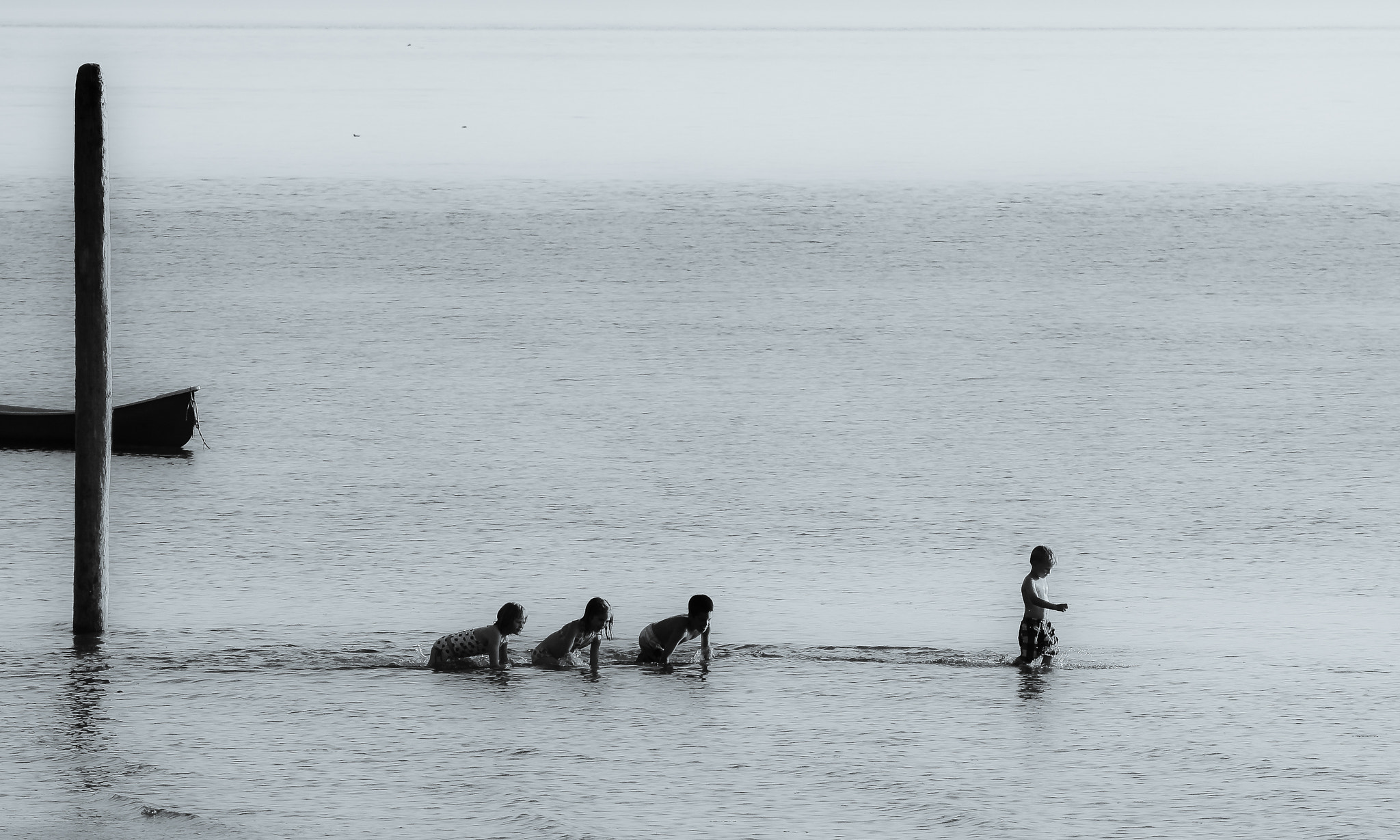 Canon EOS 50D + Canon EF 70-200mm F4L IS USM sample photo. Kids playing in the water photography