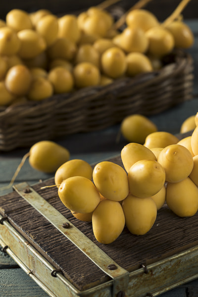 Canon EF 100mm F2.8L Macro IS USM sample photo. Raw organic golden fresh young dates photography