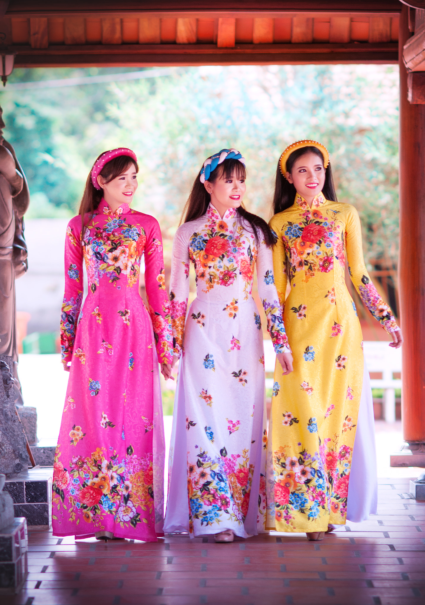 Nikon D90 + AF DC-Nikkor 135mm f/2D sample photo. Ao dai - vietnamese traditional dress photography