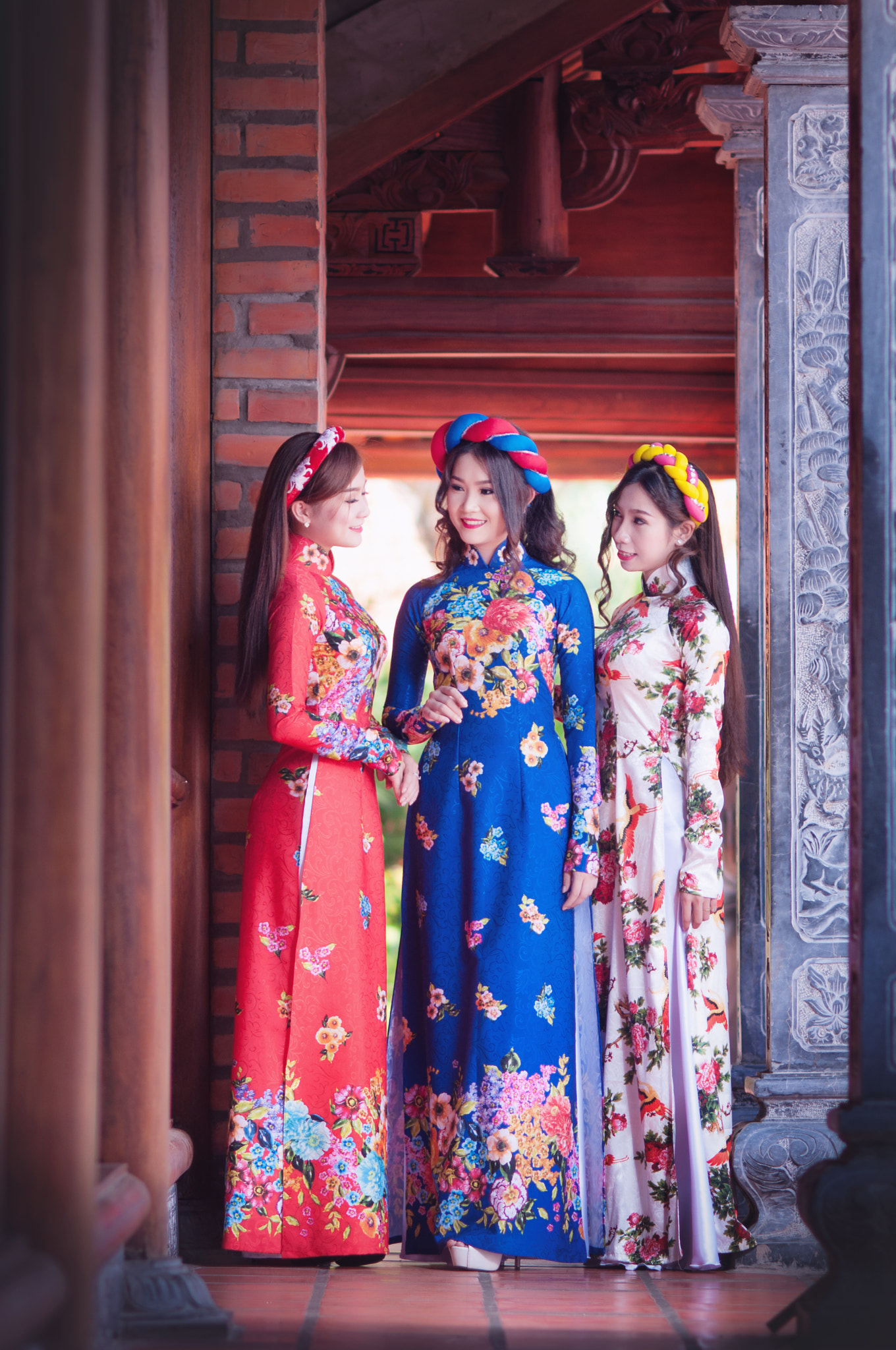Nikon D90 + AF DC-Nikkor 135mm f/2D sample photo. Ao dai - vietnamese traditional dress photography