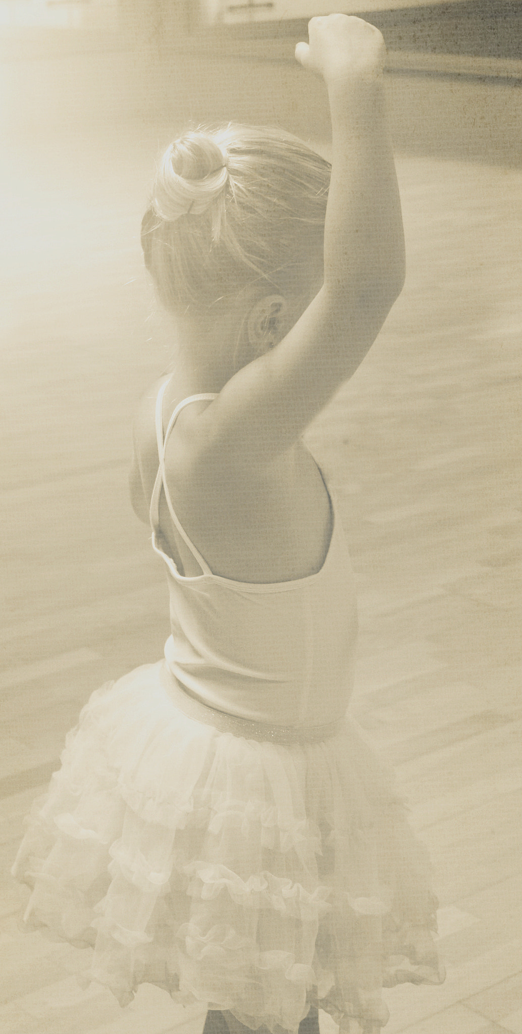 Canon EF-S 18-55mm F3.5-5.6 II sample photo. Tiny dancer photography