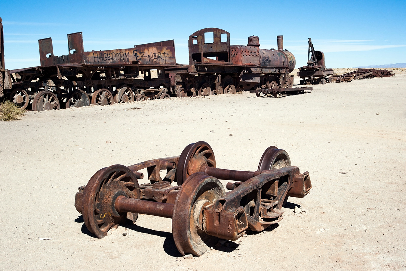 35-70mm F4 sample photo. Cementerio de trenes photography