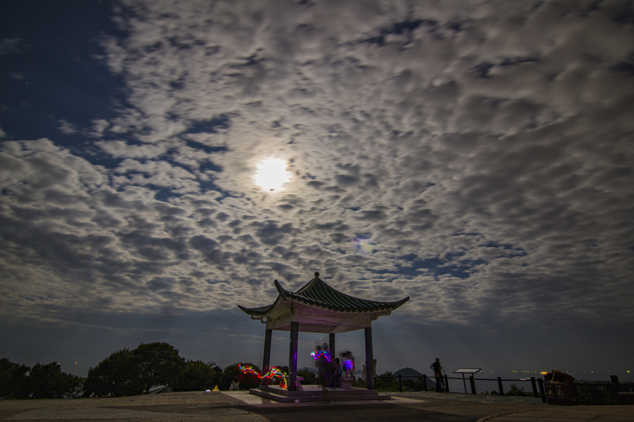 Canon EOS 100D (EOS Rebel SL1 / EOS Kiss X7) sample photo. The sky is full of clouds photography