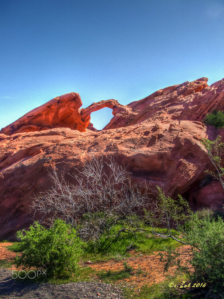 Olympus E-10 sample photo. Window rock (distant view) photography