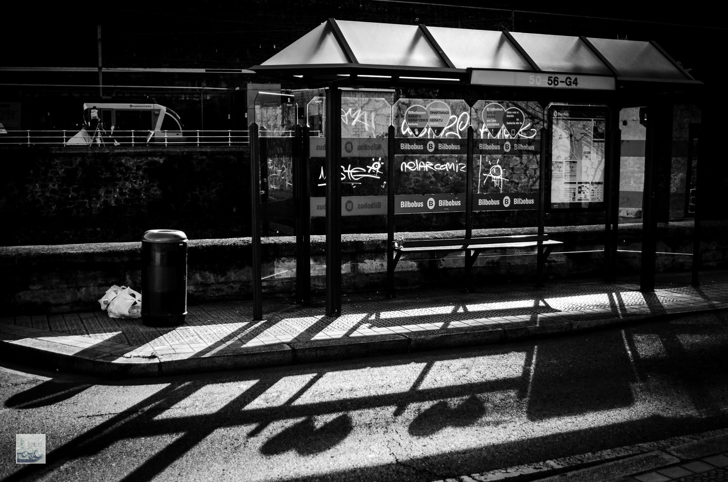 AF Zoom-Nikkor 28-105mm f/3.5-4.5D IF sample photo. Walking bilbao photography