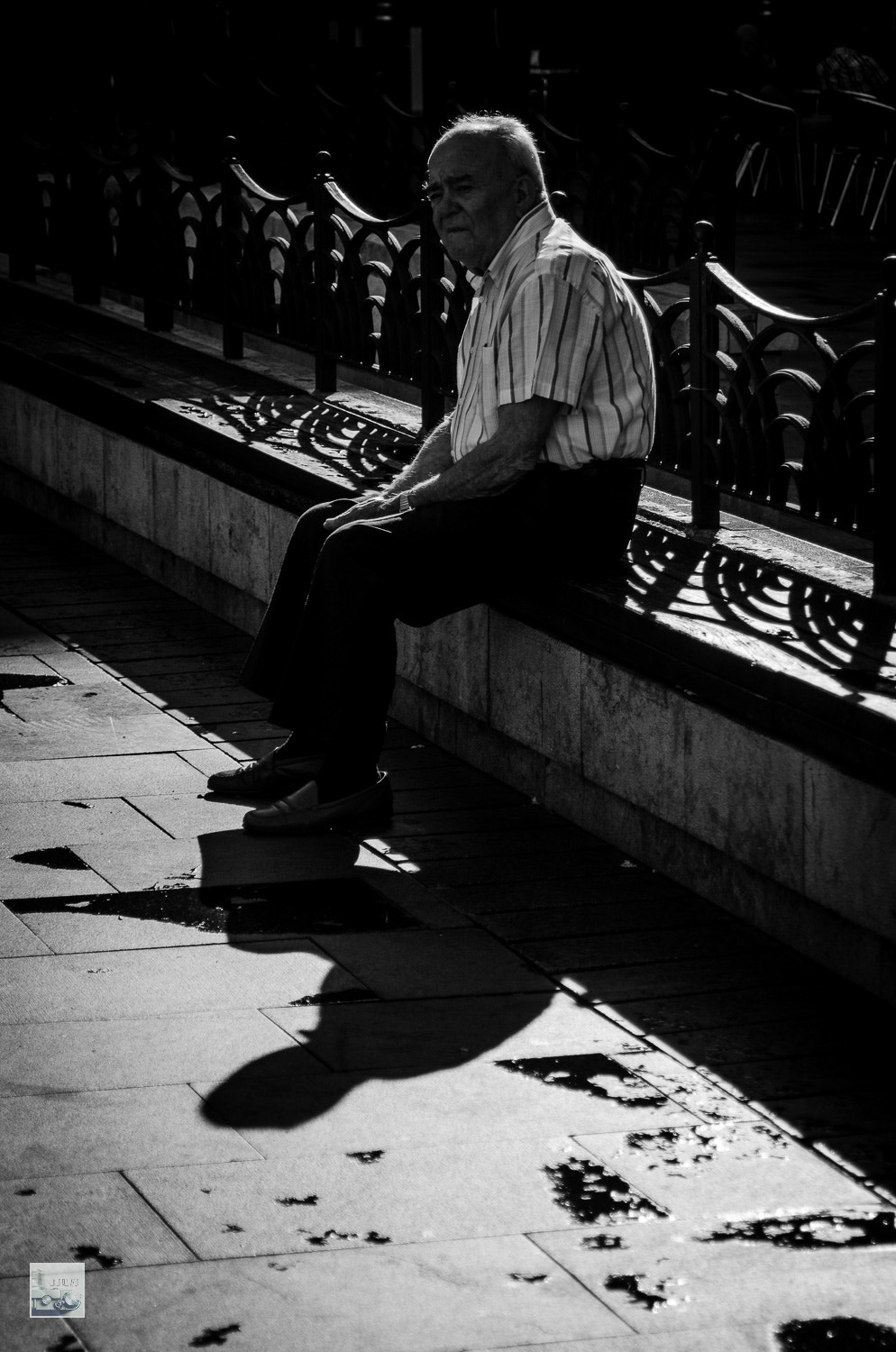 AF Zoom-Nikkor 28-105mm f/3.5-4.5D IF sample photo. Walking bilbao photography