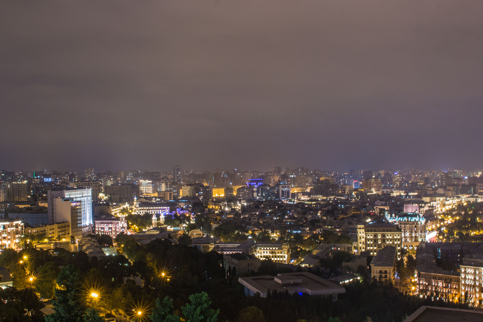 Canon EOS 700D (EOS Rebel T5i / EOS Kiss X7i) + Sigma 24-70mm F2.8 EX DG Macro sample photo. Night baku photography