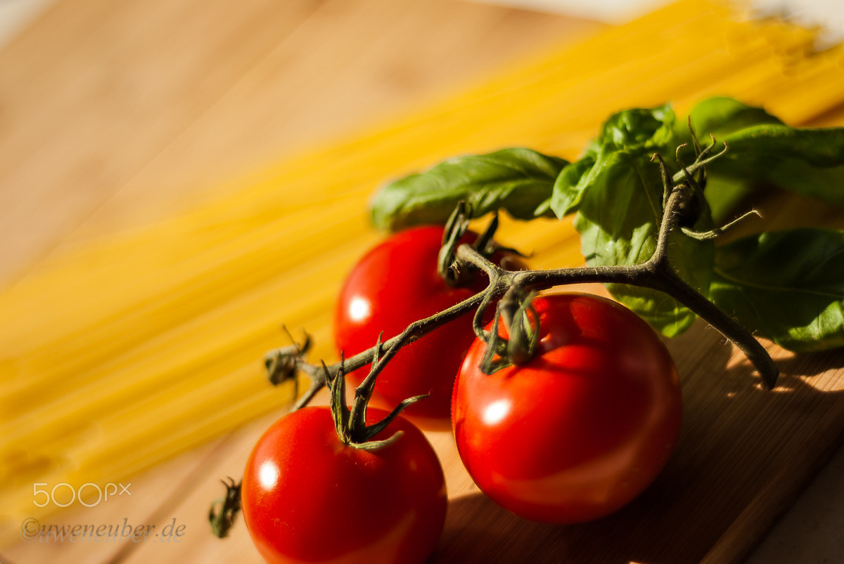 Pentax K10D sample photo. Tomato in natural light photography