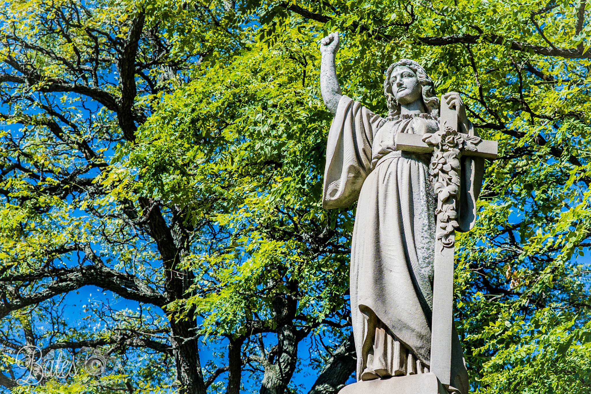 Sony a6300 + ZEISS Batis 25mm F2 sample photo. Laurel hill statues photography