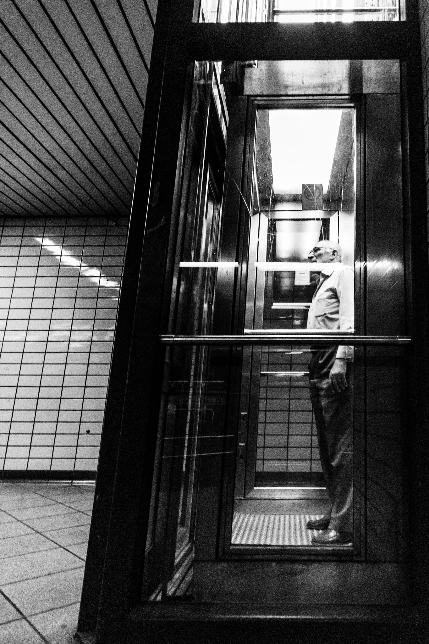 Minolta AF 28-80mm F3.5-5.6 II sample photo. Man in the box photography