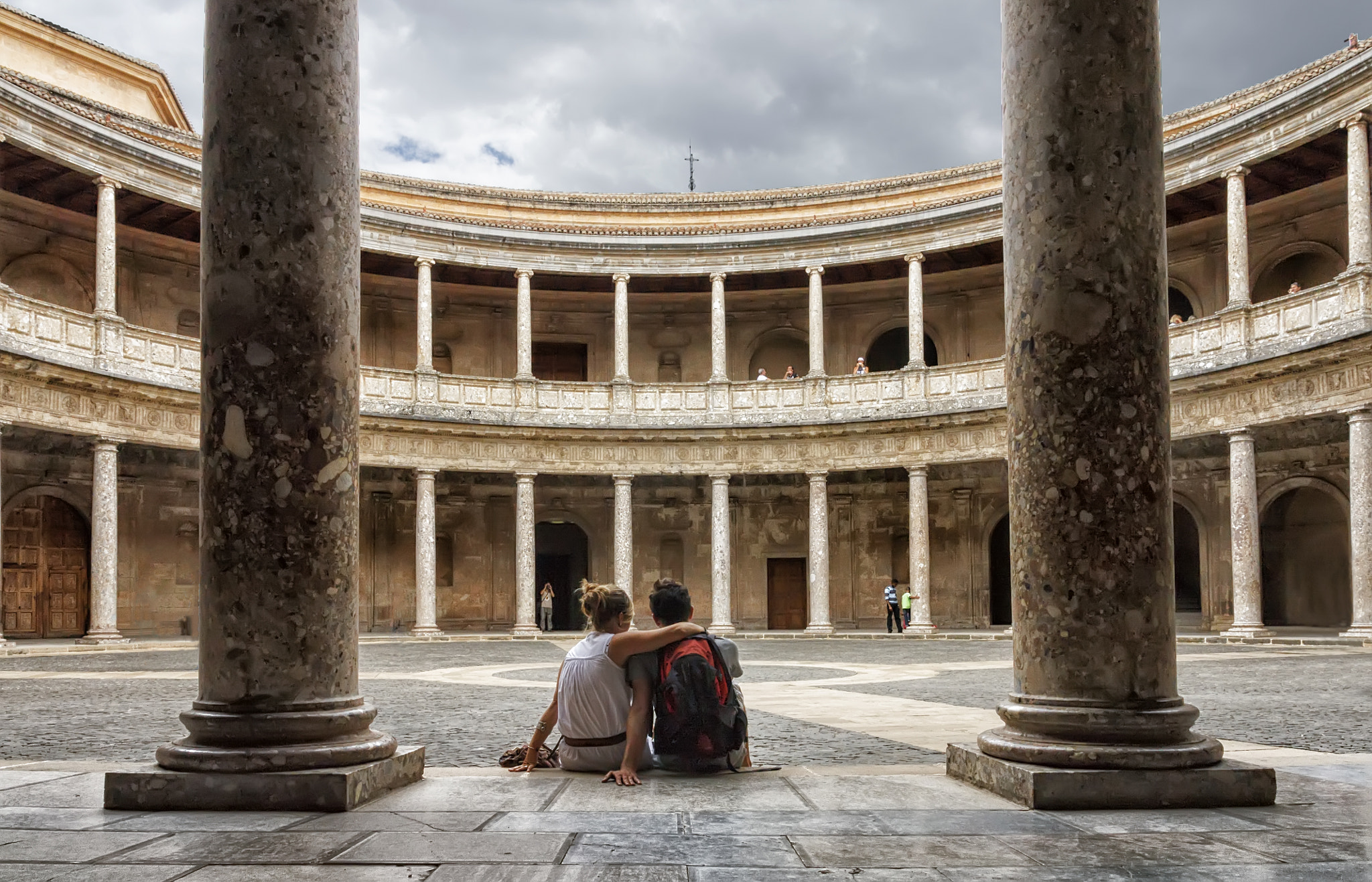 Tamron SP AF 17-50mm F2.8 XR Di II LD Aspherical (IF) sample photo. Contemplando el palacio de carlos v photography