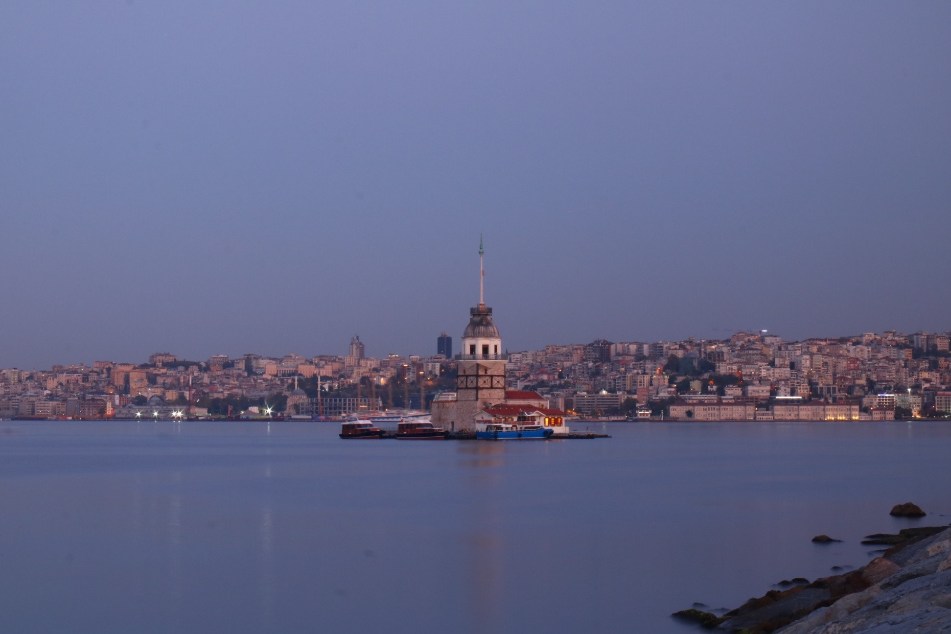 Canon EOS 750D (EOS Rebel T6i / EOS Kiss X8i) + Canon EF-S 18-200mm F3.5-5.6 IS sample photo. Maidens tower istanbul photography