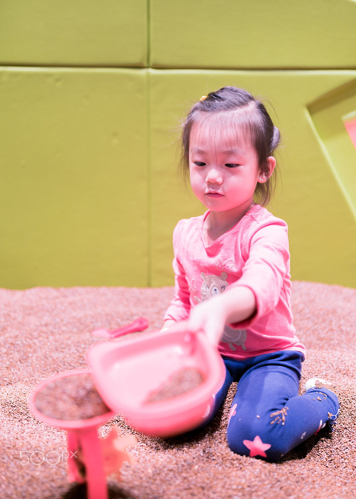 Sony a7R II + Canon EF 35mm F1.4L II USM sample photo. Childhood photography