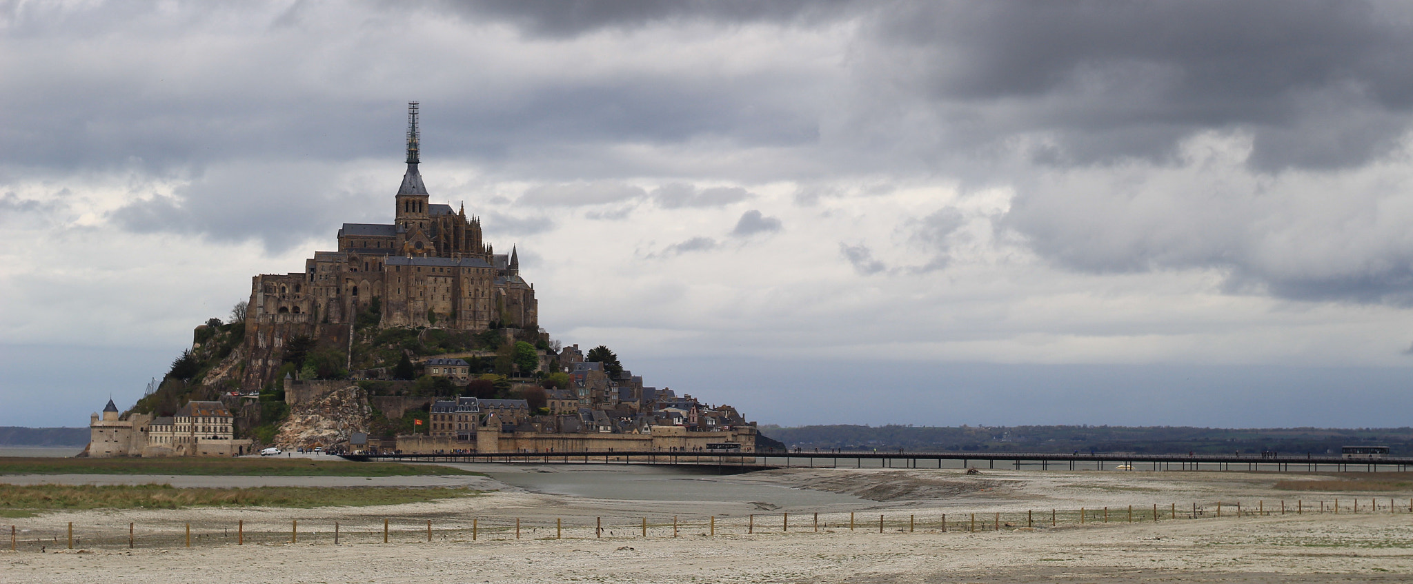 Canon EOS 100D (EOS Rebel SL1 / EOS Kiss X7) + Canon EF 50mm F1.8 II sample photo. Mont st michel photography