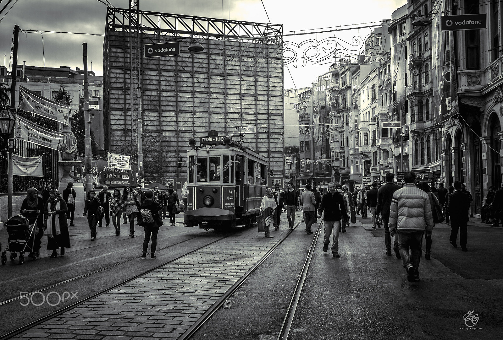 Sigma 18-35mm f/1.8 DC HSM sample photo. Urban taksim photography