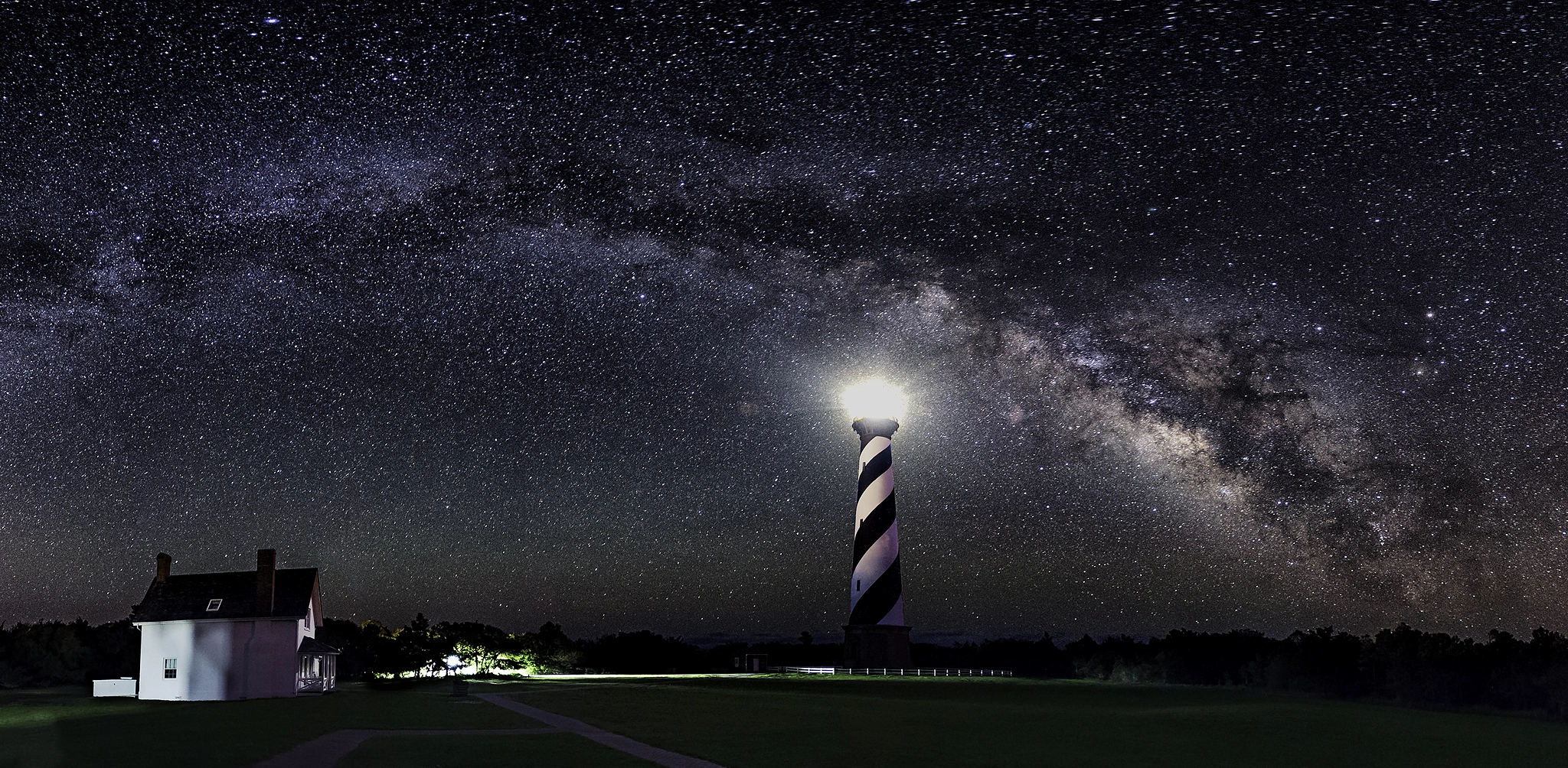 Nikon AF-S Nikkor 17-35mm F2.8D ED-IF sample photo. Milky way over cape hatteras light house photography