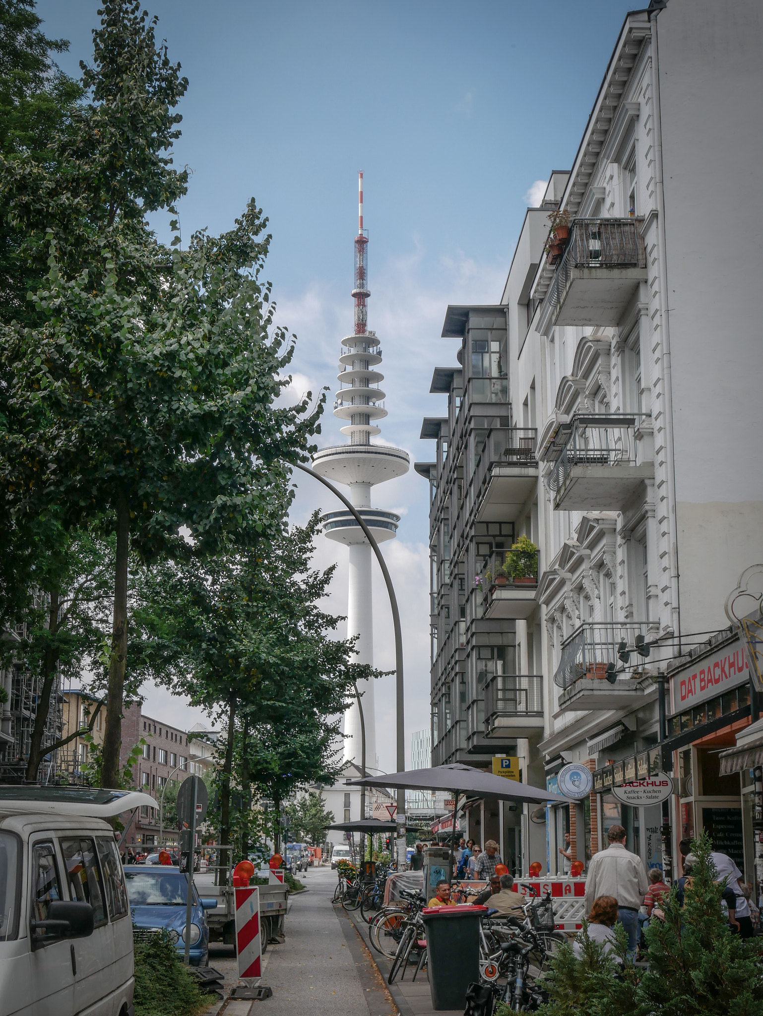 Panasonic Lumix DMC-GX85 (Lumix DMC-GX80 / Lumix DMC-GX7 Mark II) sample photo. City life photography