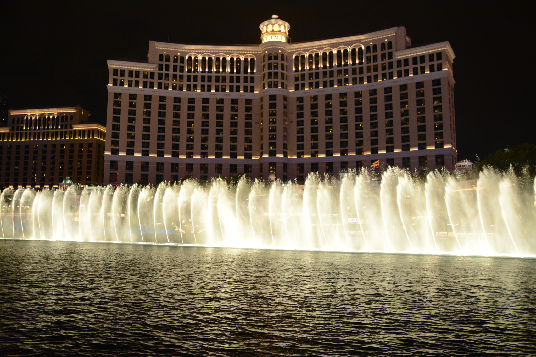 Sigma 18-250mm F3.5-6.3 DC OS HSM sample photo. Dancing fountains photography