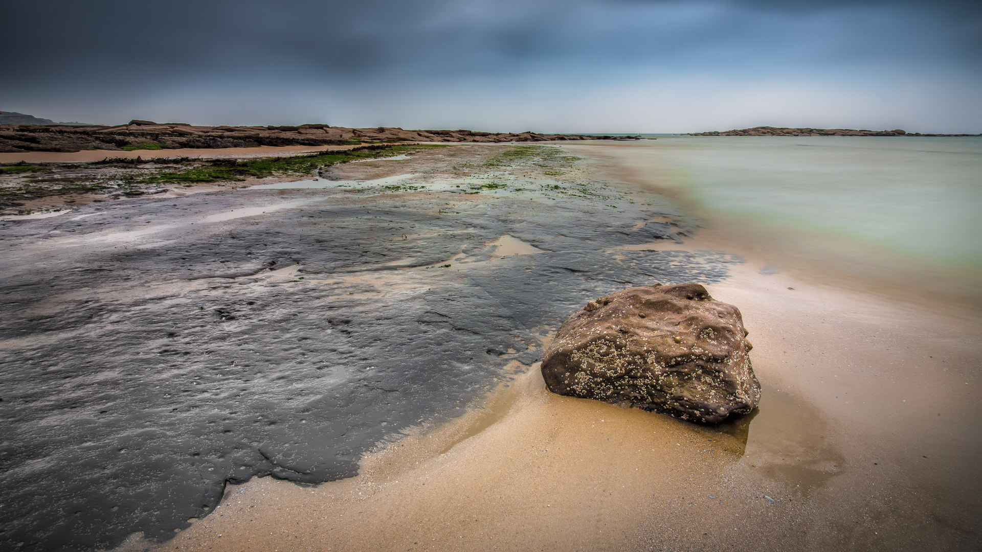 Nikon D800 + Sigma 17-35mm F2.8-4 EX DG  Aspherical HSM sample photo. Tar sand photography