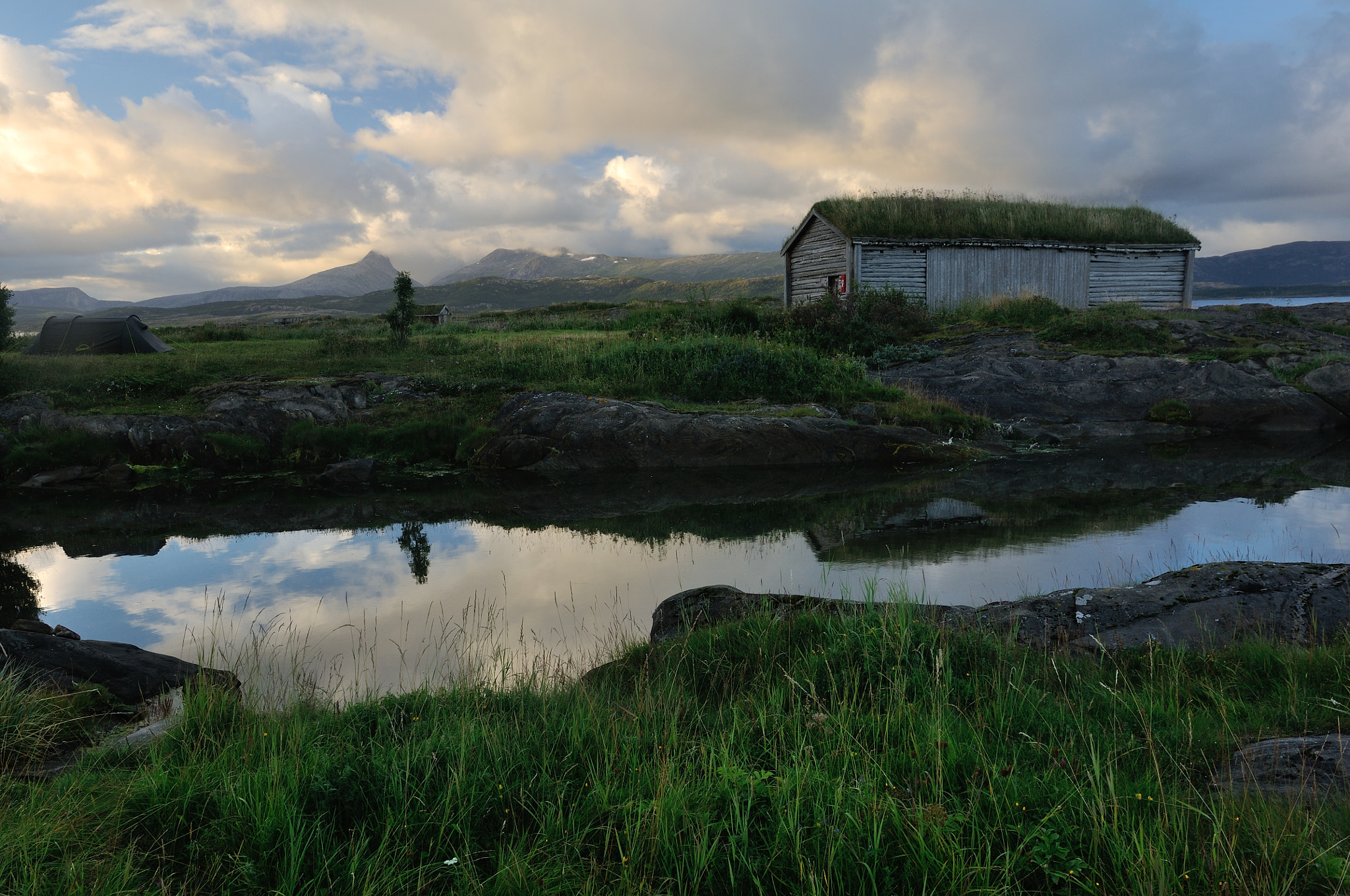 Nikon D90 + Sigma 18-35mm F1.8 DC HSM Art sample photo. House by the lake photography