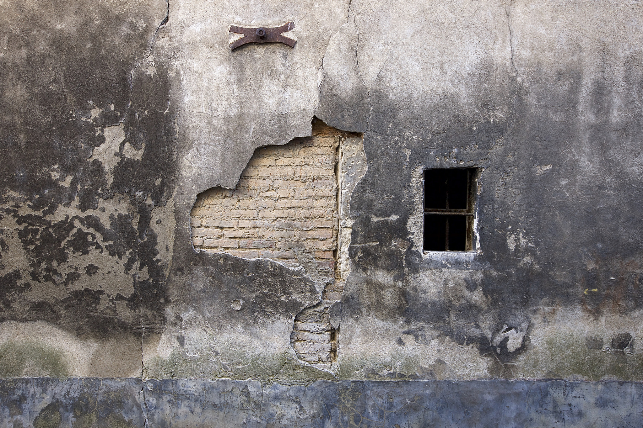 Canon EOS-1Ds Mark III sample photo. Walls photography