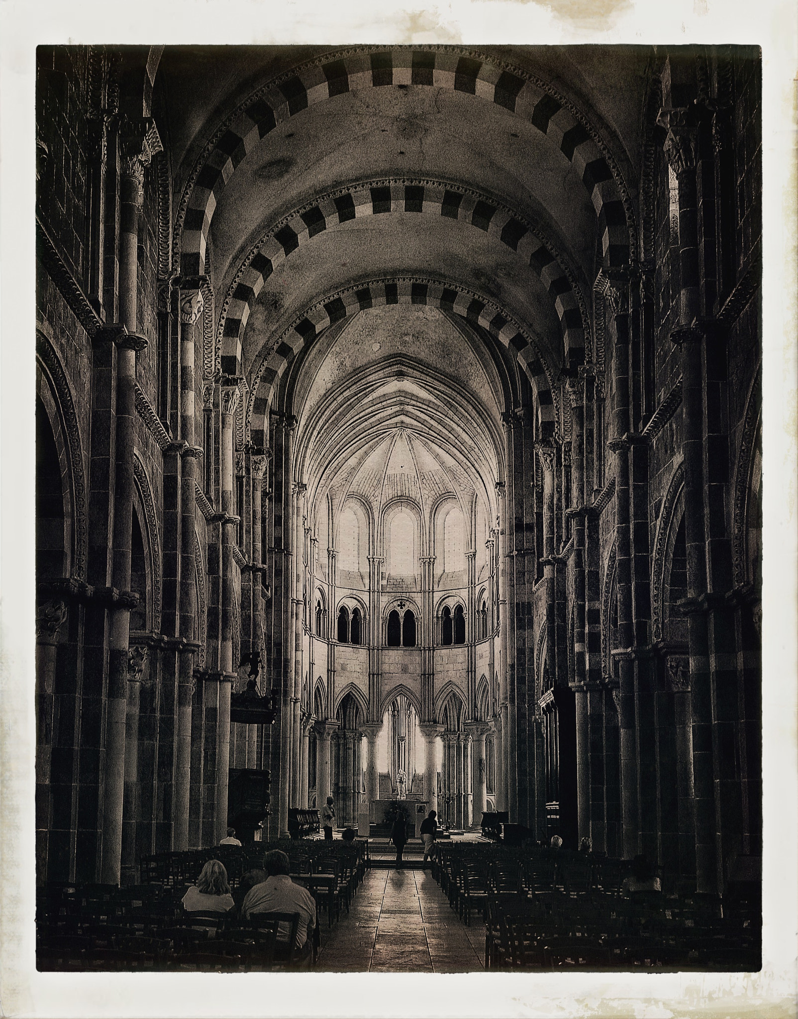 Hipstamatic 321 sample photo. Vézelay abbey photography