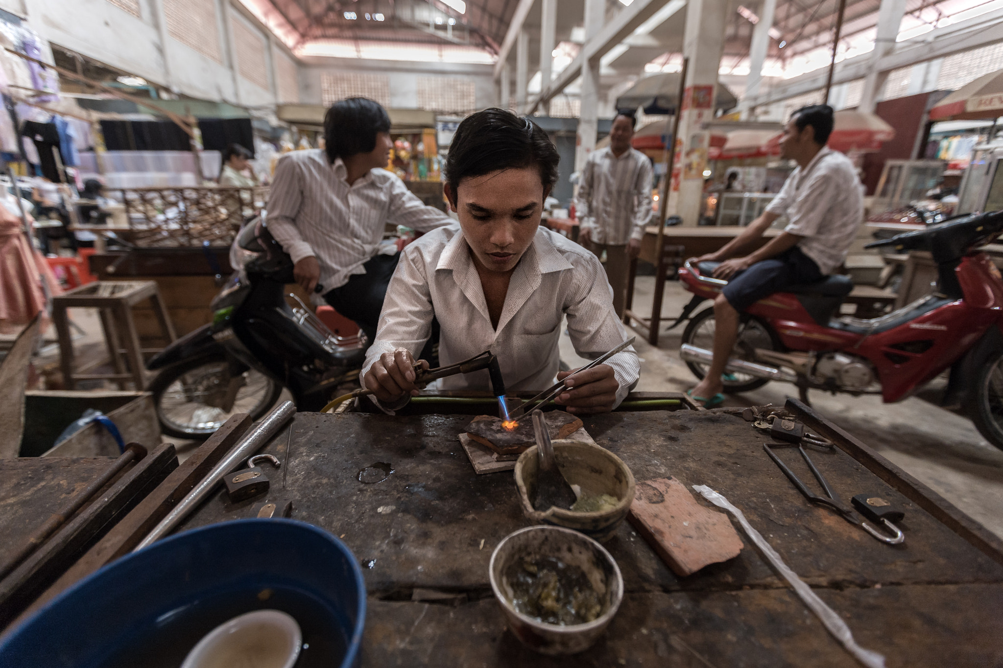 Canon EOS-1Ds Mark III sample photo. Jewelry maker@siem reap photography