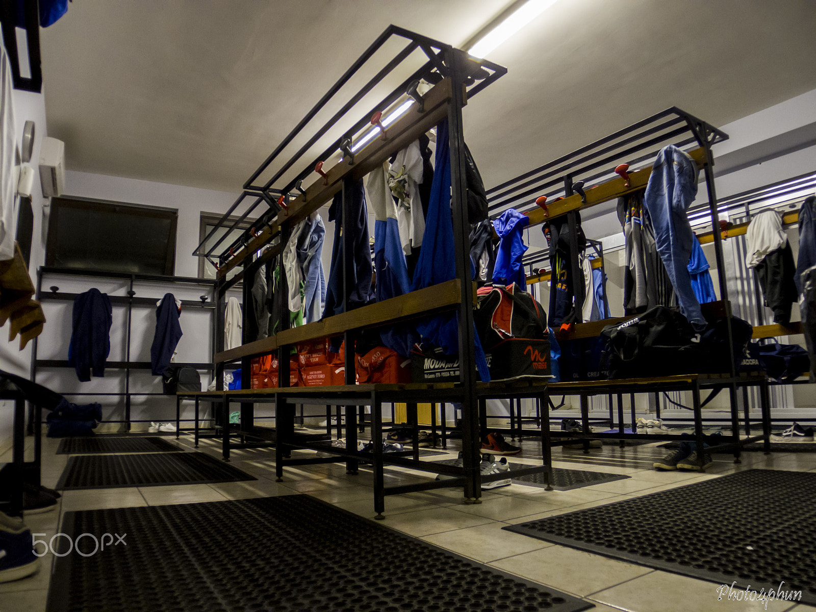 Pentax 02 Standard Zoom sample photo. Locker room photography
