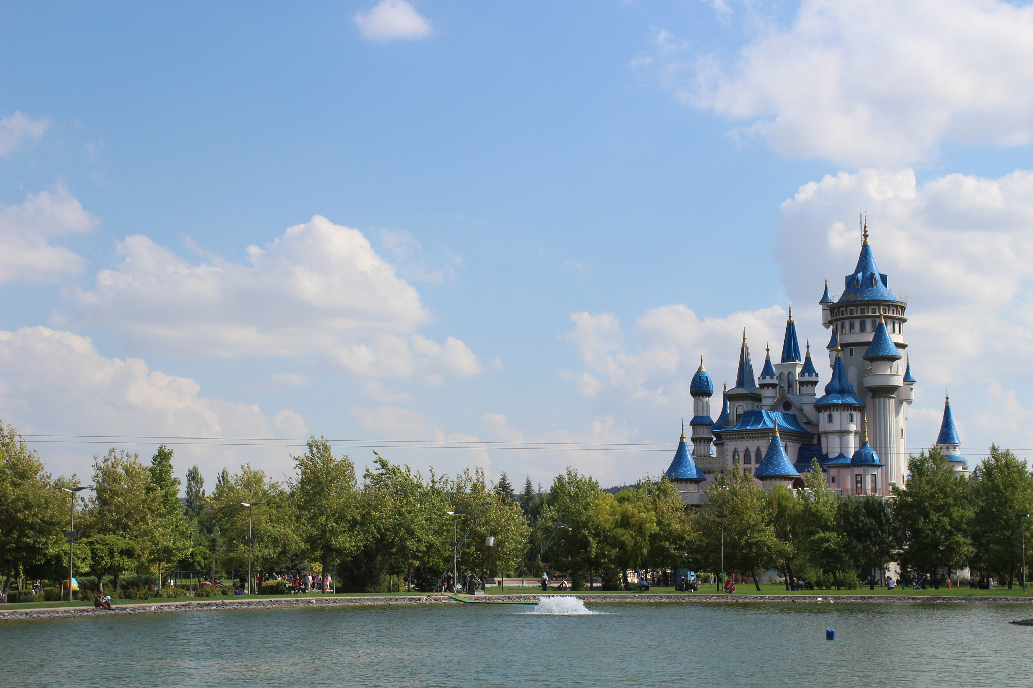 Canon EOS 100D (EOS Rebel SL1 / EOS Kiss X7) sample photo. The chateau photography