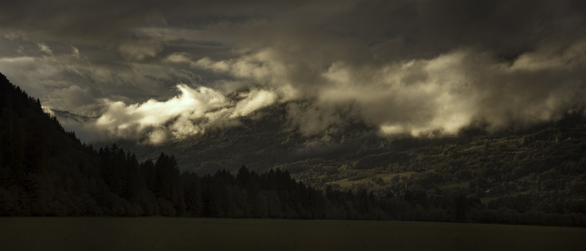Pentax K20D sample photo. Storm coming photography