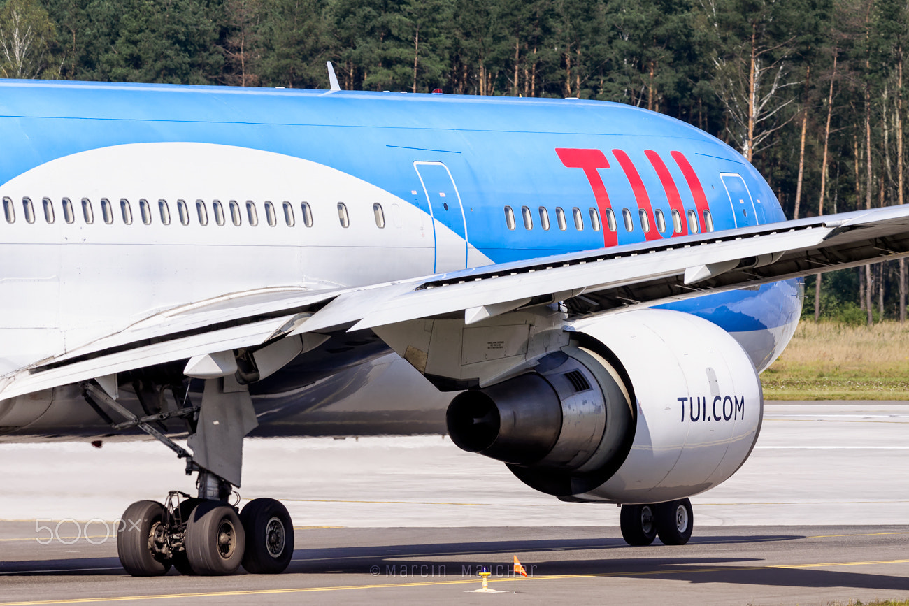 Nikon D90 + Nikon AF-S Nikkor 300mm F4D ED-IF sample photo. Tui airlines, boeing 767-304(er), reg ph-oyi photography