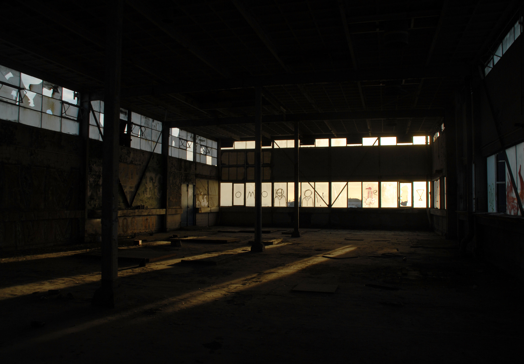 Nikon D200 + Sigma 18-200mm F3.5-6.3 DC sample photo. ~  broken windows all around ~ photography
