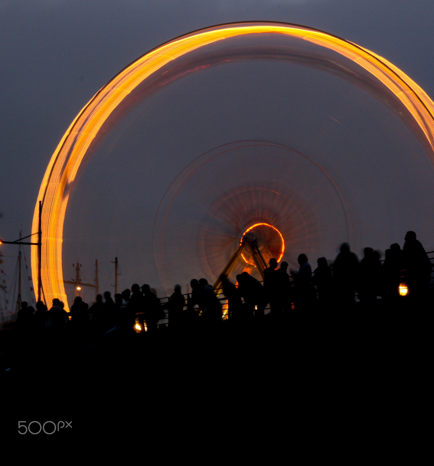 Canon EOS 500D (EOS Rebel T1i / EOS Kiss X3) sample photo. Ferris wheel by night photography