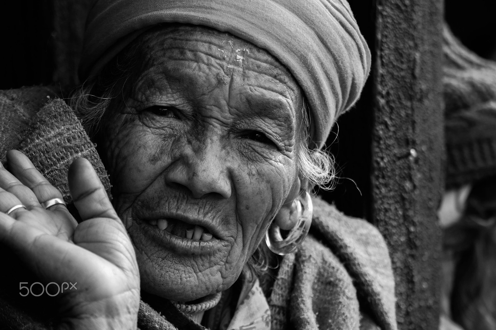 Canon EOS 600D (Rebel EOS T3i / EOS Kiss X5) + Canon EF 70-200mm F4L IS USM sample photo. Nepal pashupatinat, ospizio photography