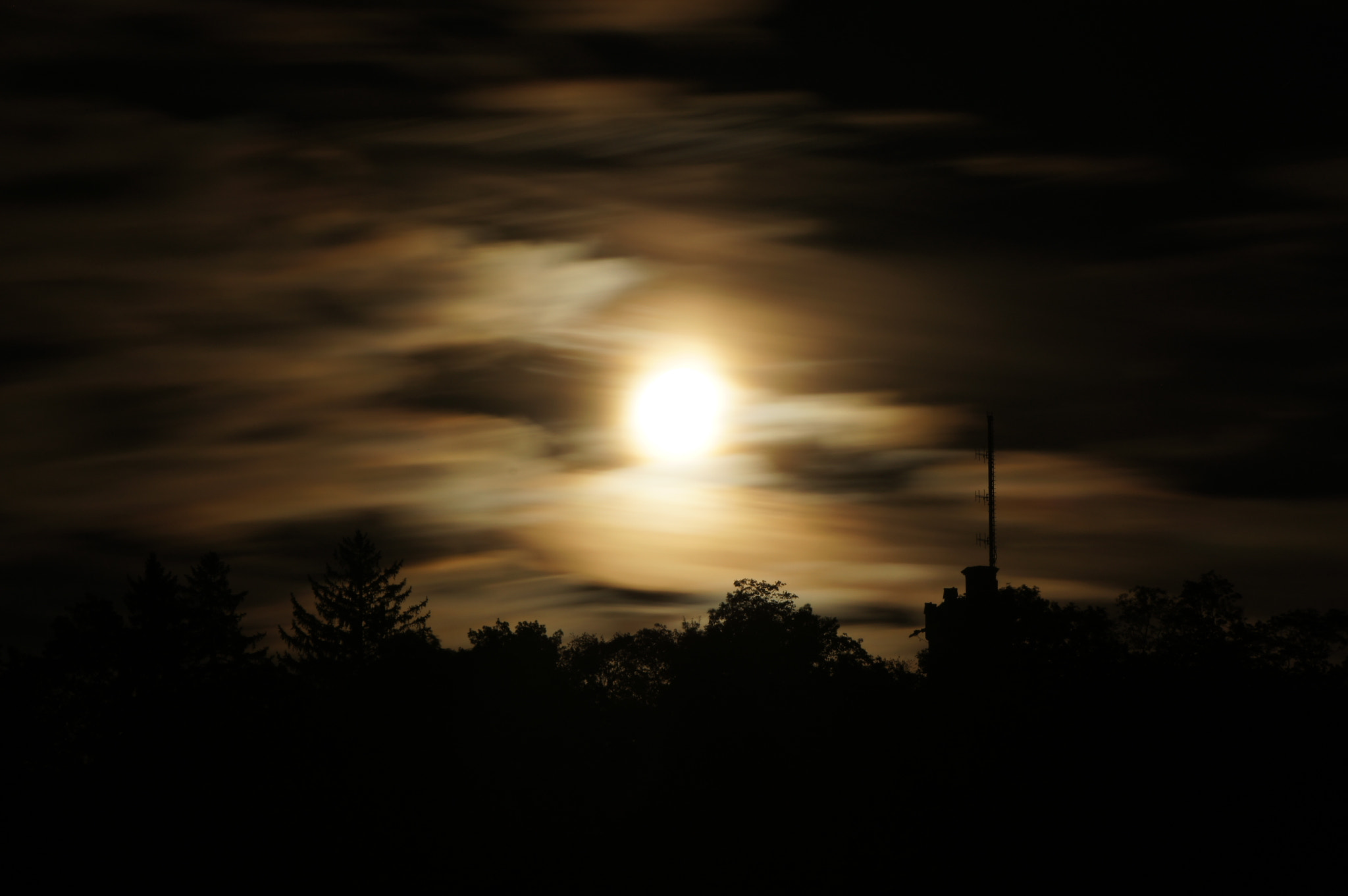 Tamron AF 18-200mm F3.5-6.3 XR Di II LD Aspherical (IF) Macro sample photo. Moonlight waves photography
