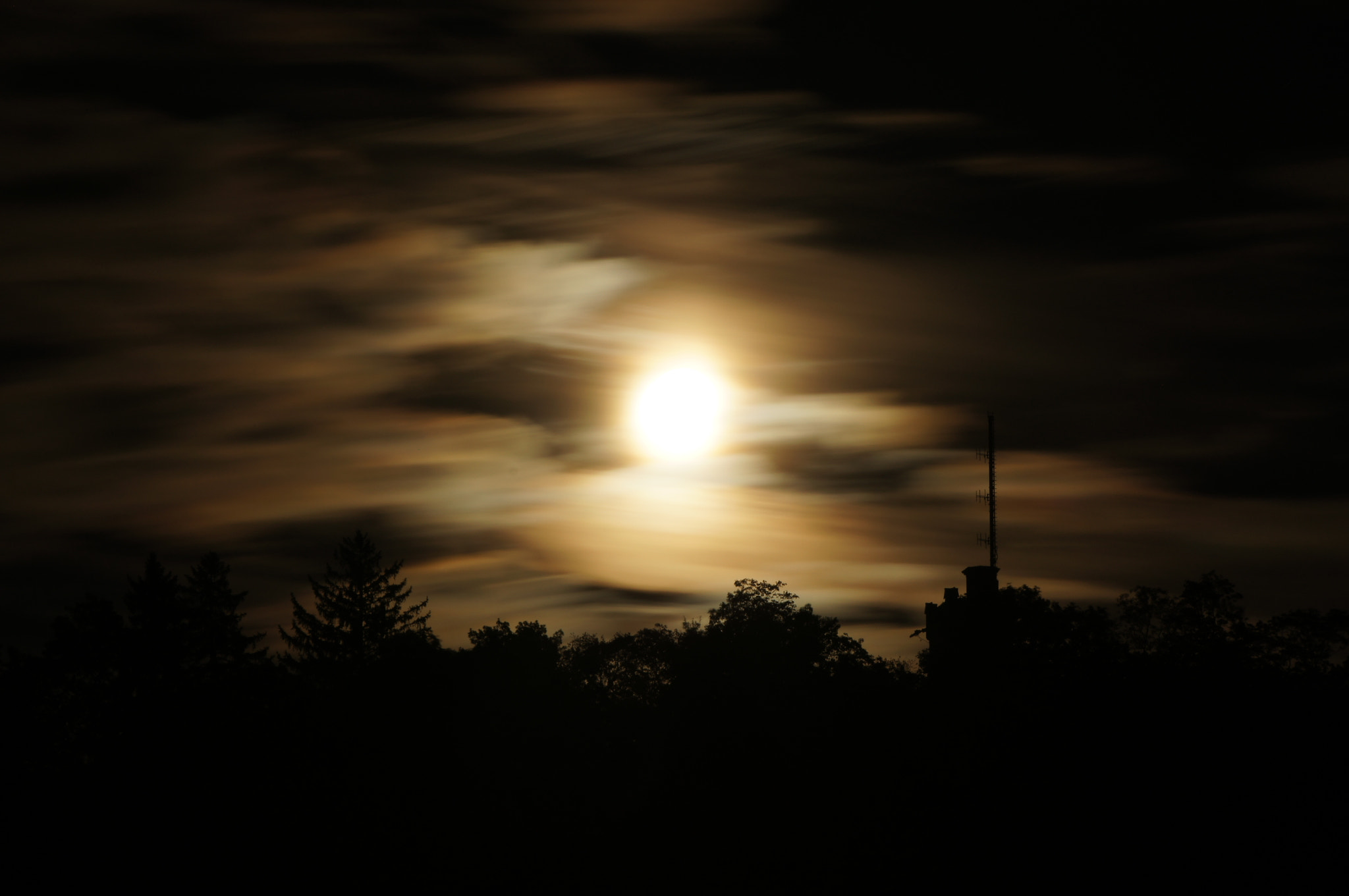 Sony Alpha DSLR-A580 sample photo. Moonlight waves photography