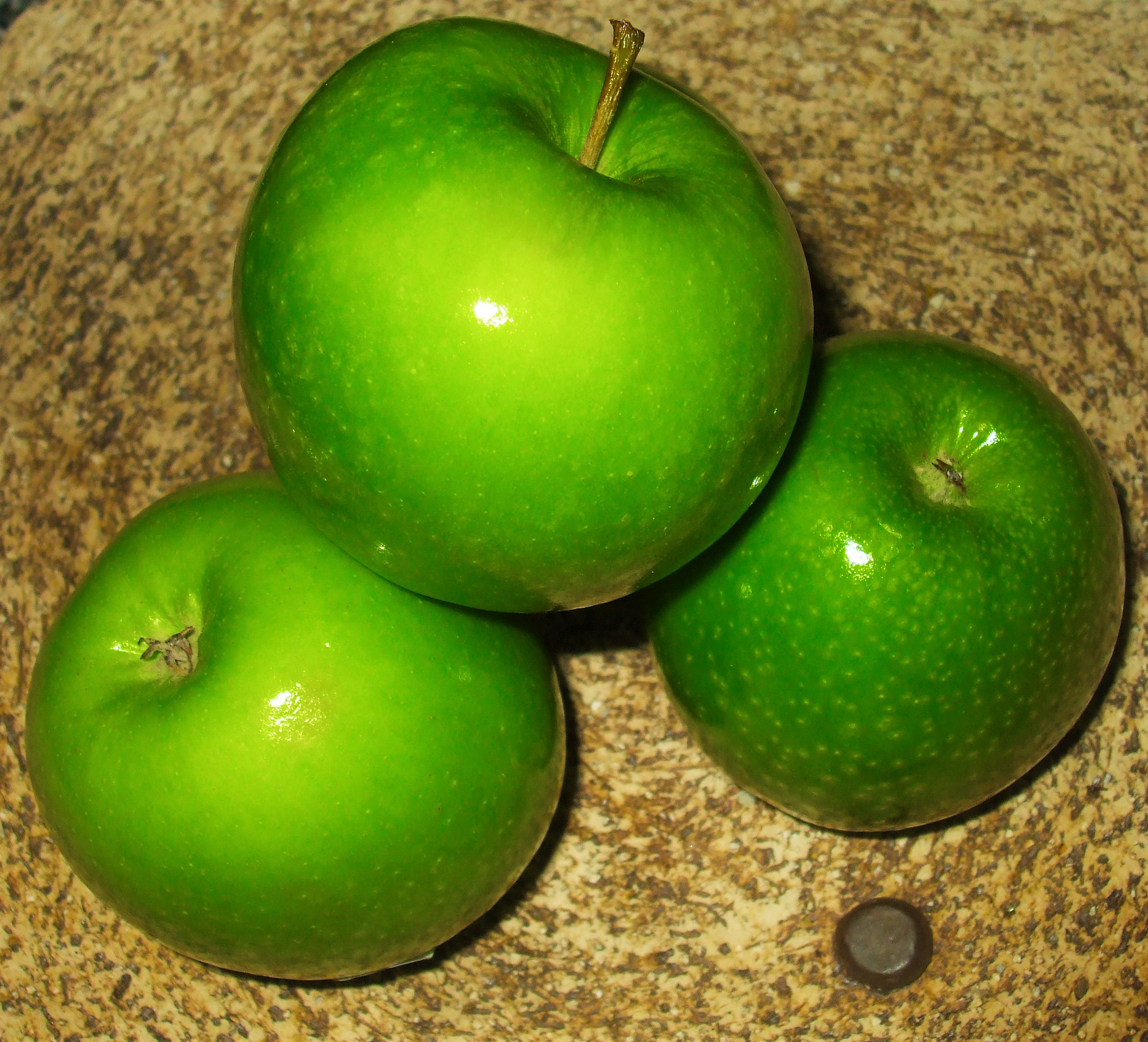 Fujifilm FinePix A820 sample photo. Green apples photography