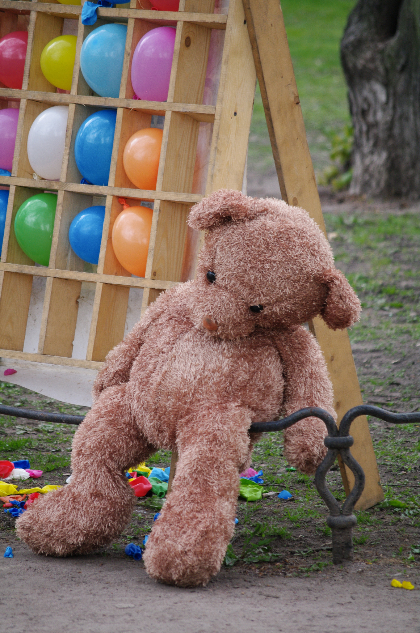 Pentax K-7 sample photo. Sleeping lonesome teddy bear with balloons. outside photography
