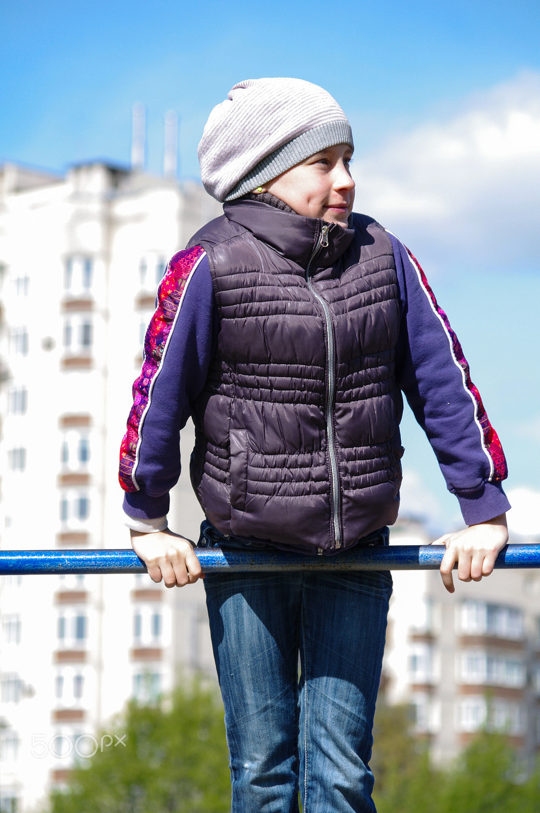 Pentax K-7 sample photo. Girl on the horizontal bar photography