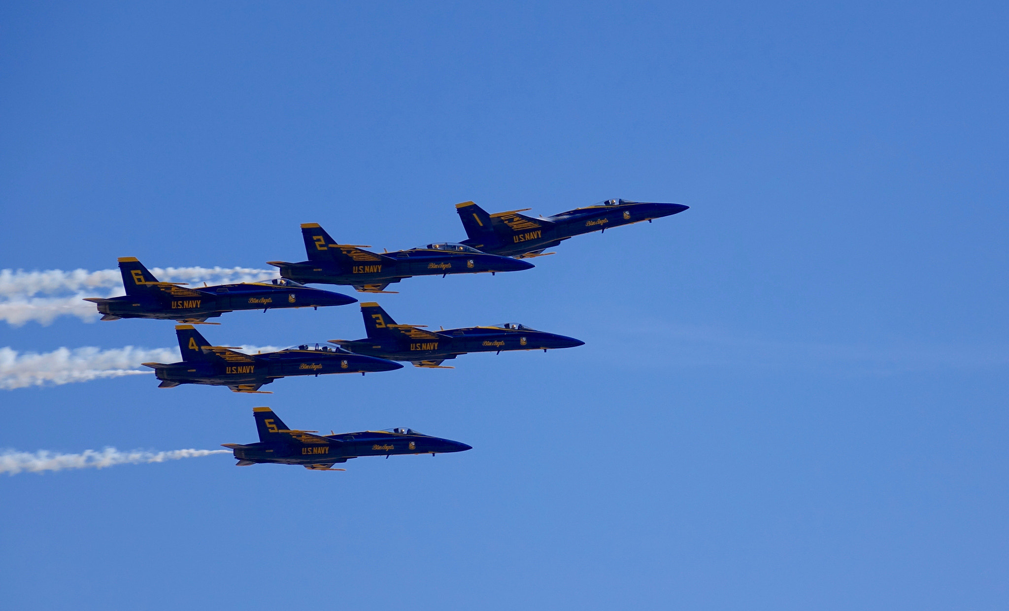 Sony 24-200mm F2.8 sample photo. Blue angels in flight photography