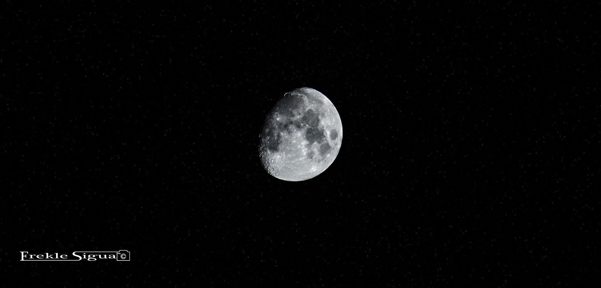 Canon EF 28-300mm F3.5-5.6L IS USM sample photo. Moon photography
