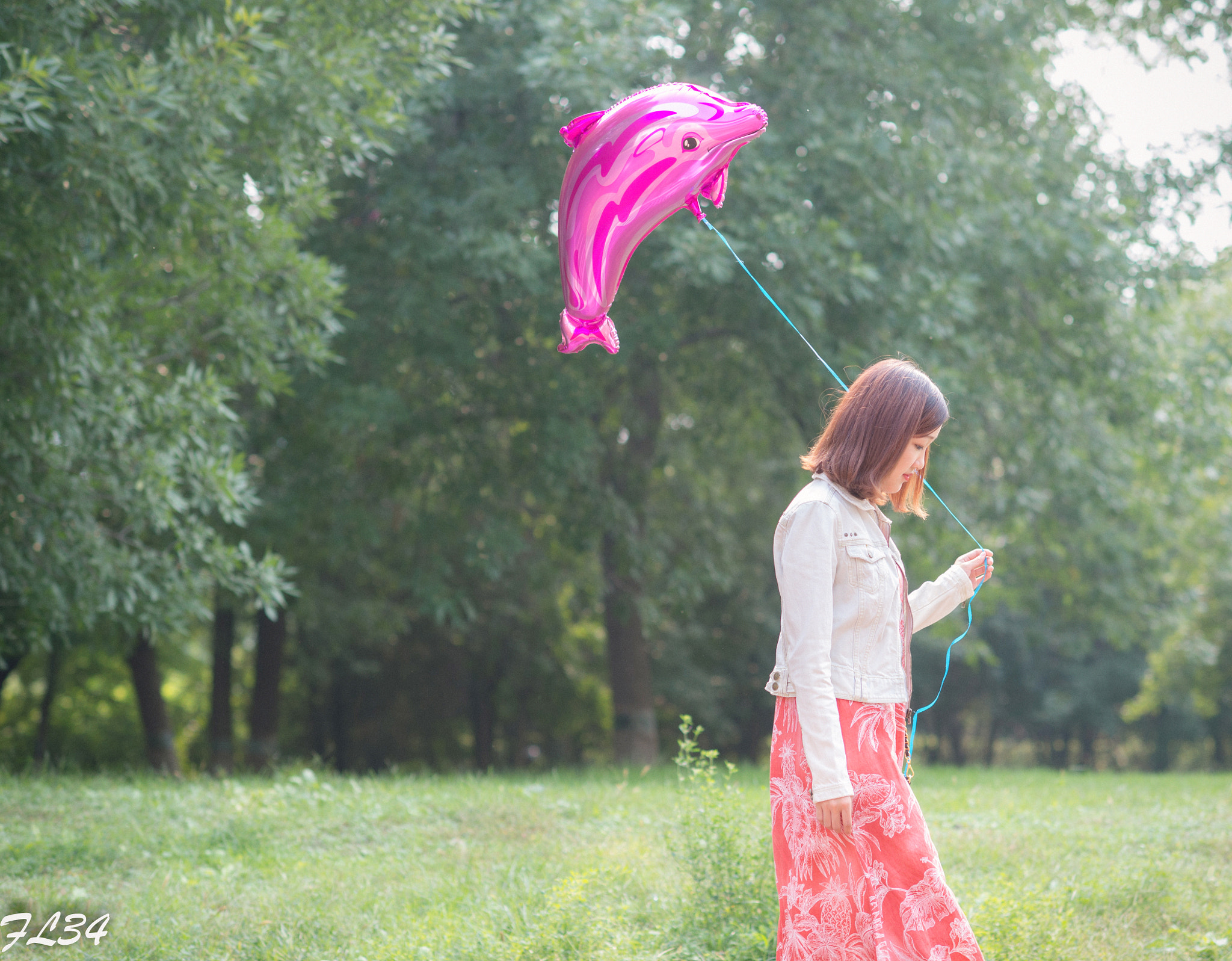 Nikon D4S + Nikon AF-S Nikkor 85mm F1.4G sample photo. 拿着气球的女孩儿 photography