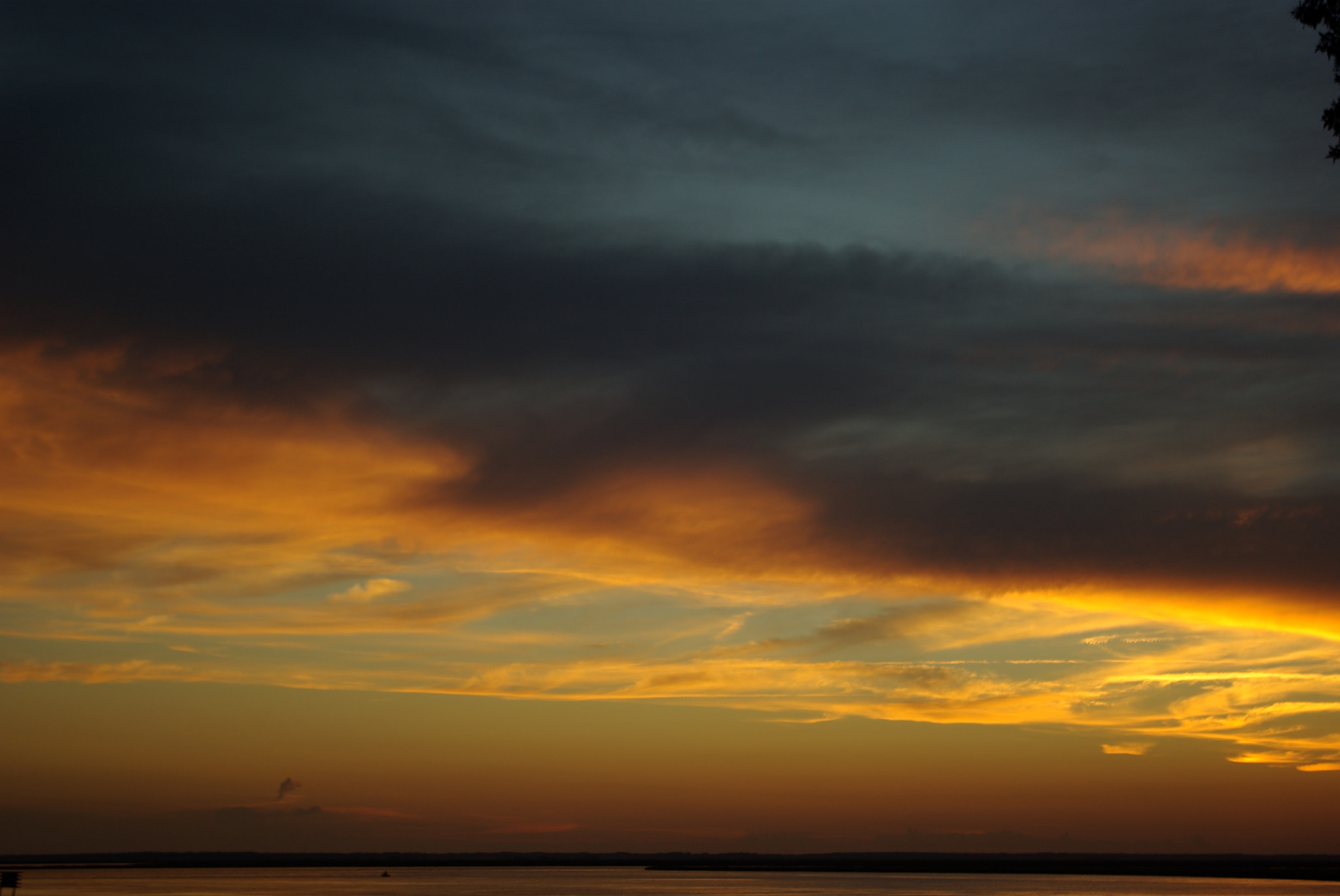 Pentax K10D + Pentax smc DA 18-55mm F3.5-5.6 AL WR sample photo. Autumn sunset photography