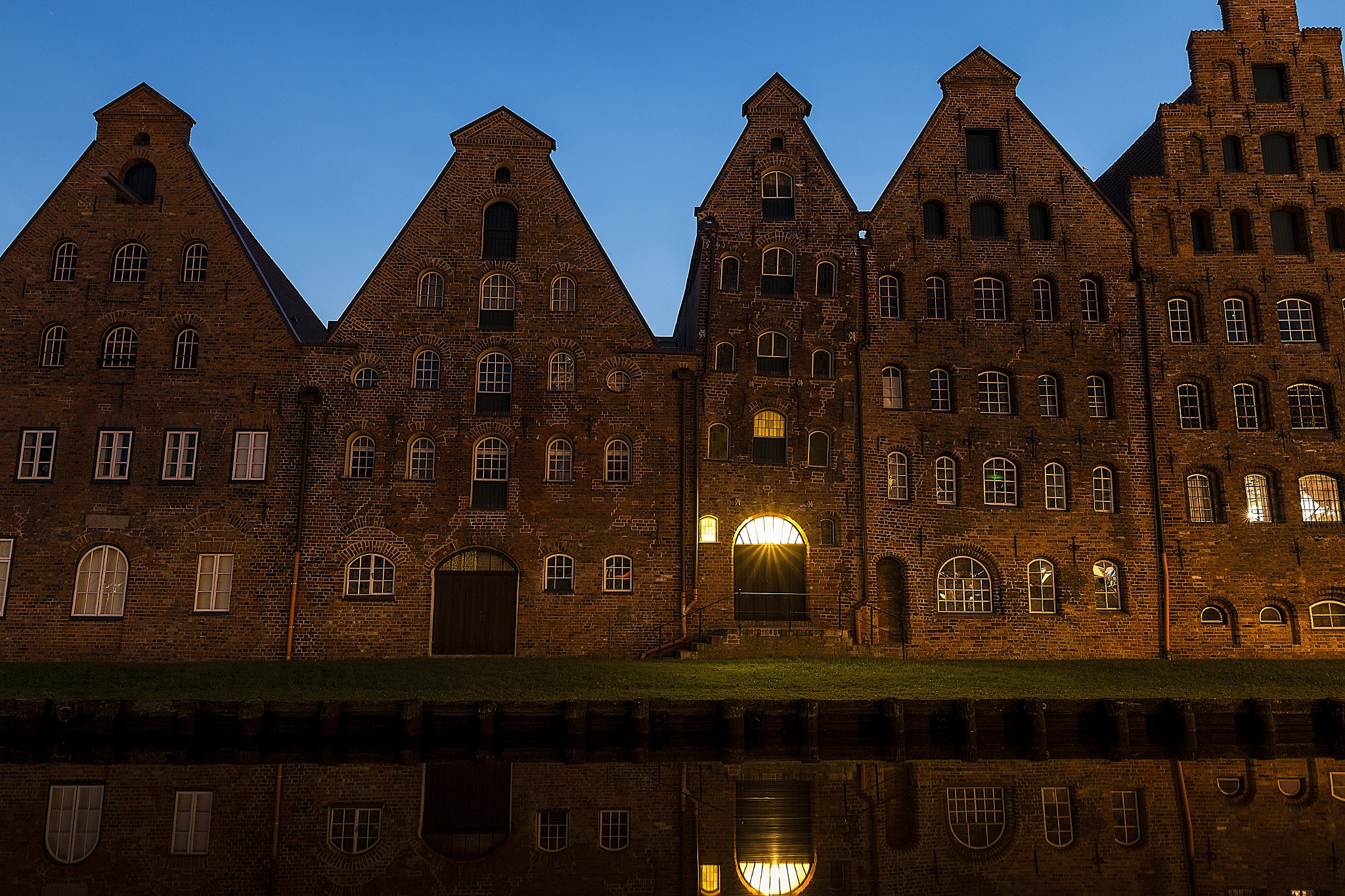 Canon EOS 70D + Canon EF 300mm f/2.8L sample photo. Old storehouse lübeck photography