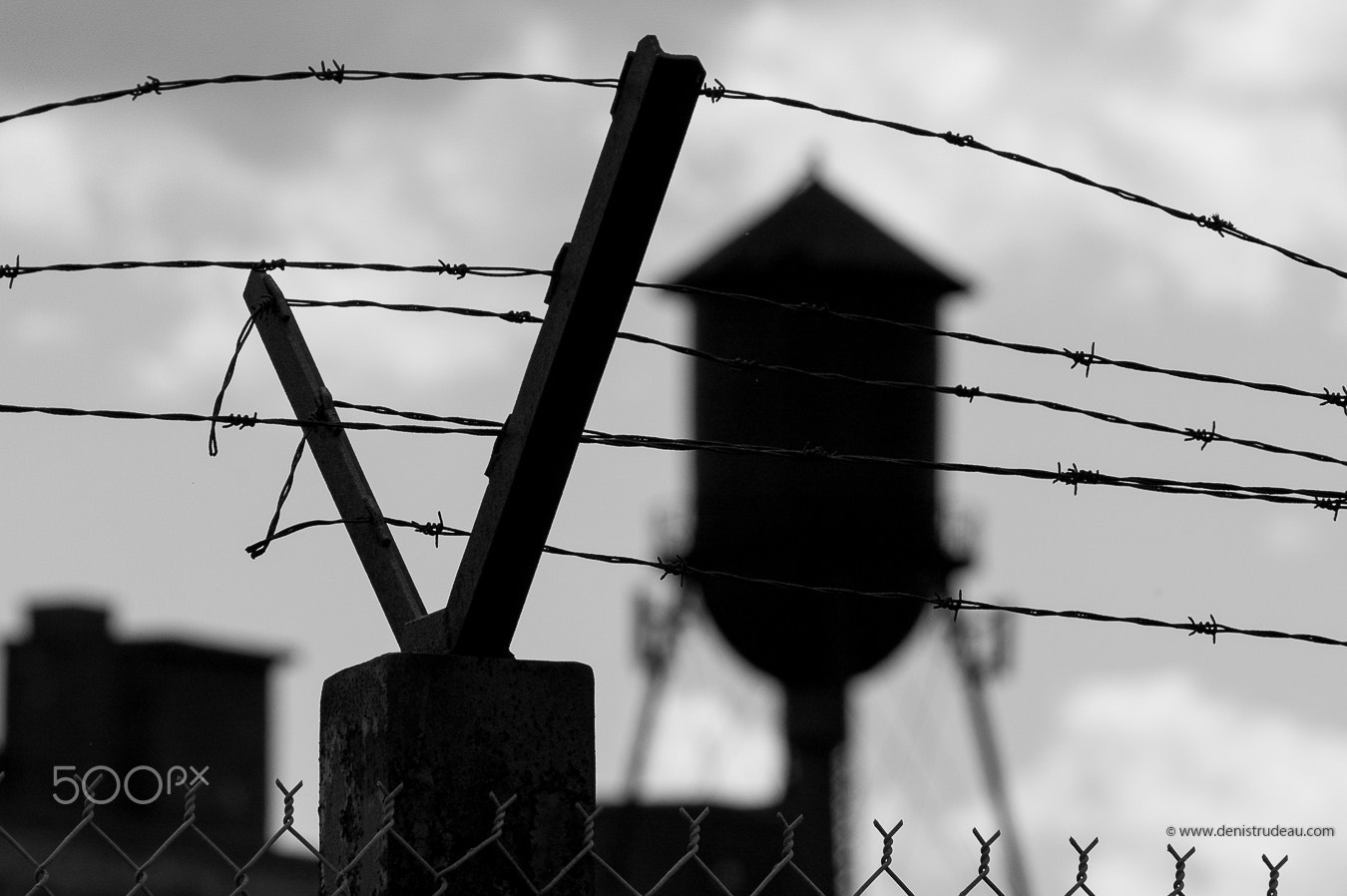 Nikon D70 sample photo. A poweful symbol photography