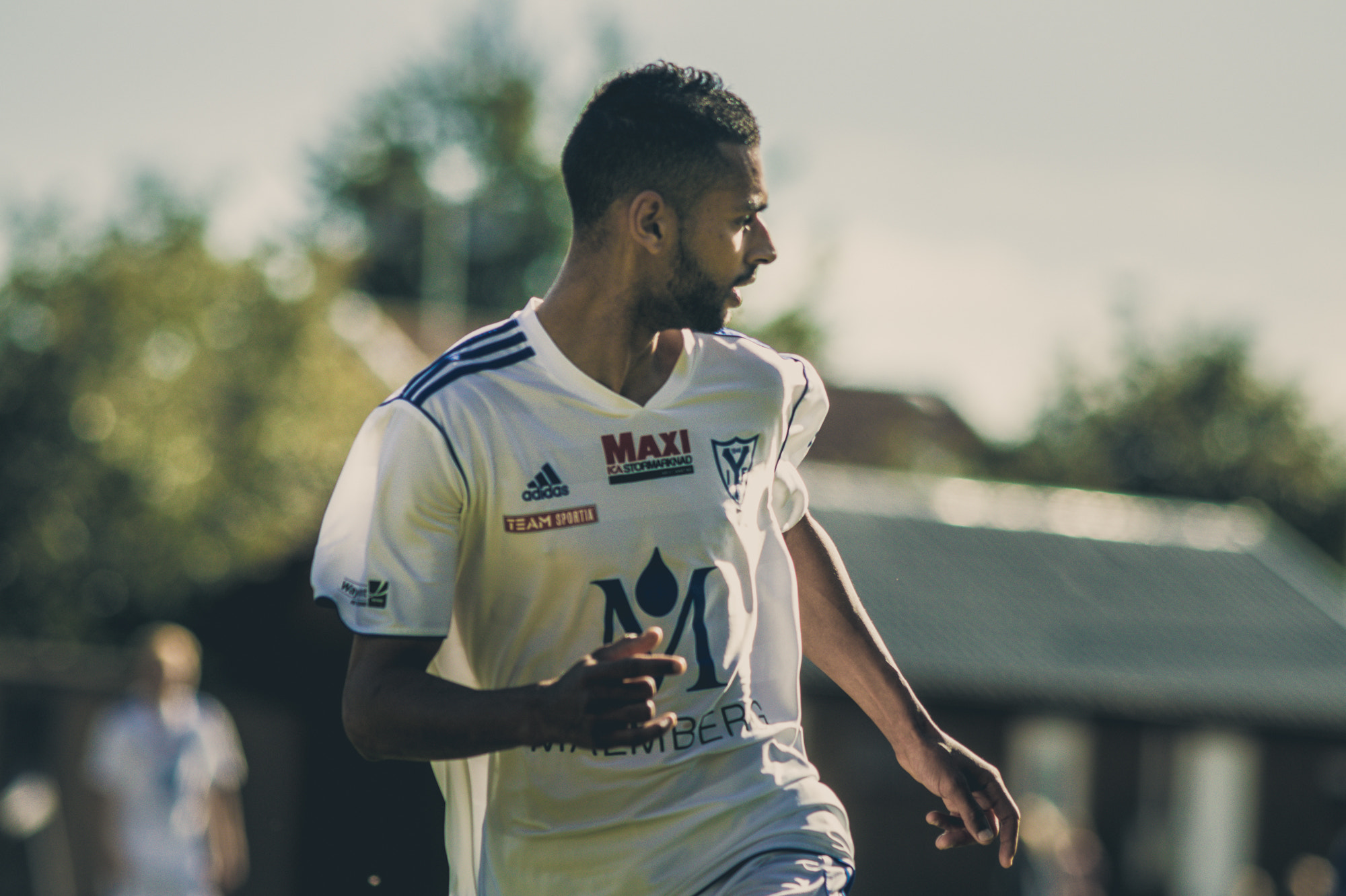 Canon EOS 80D + Canon EF 200mm F2.8L II USM sample photo. Football player in yngsjö photography
