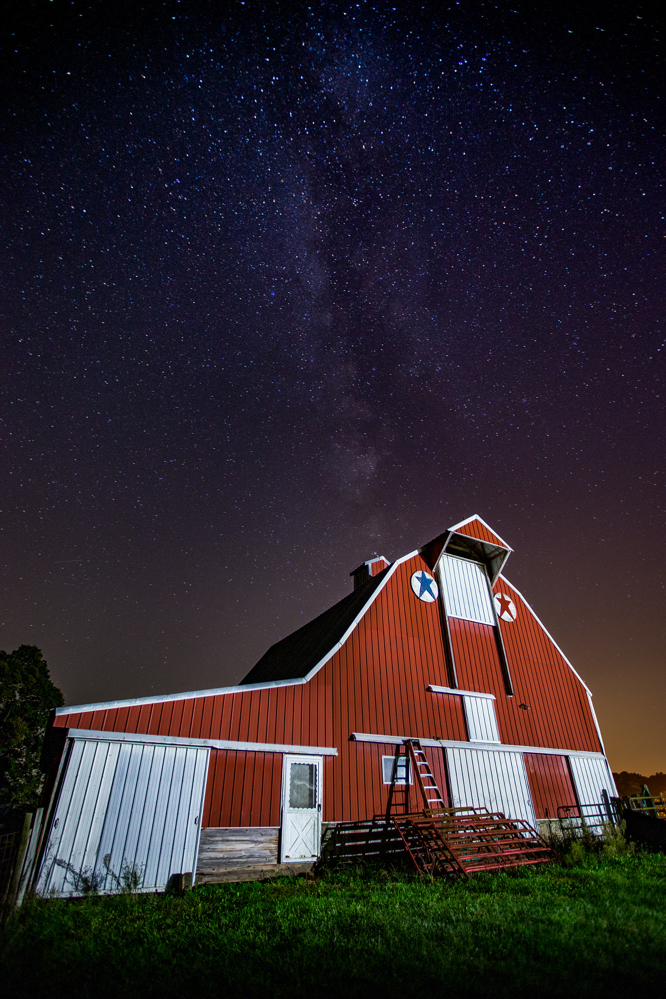 Canon EOS-1D C + Canon EF 16-35mm F2.8L II USM sample photo. Night barn photography