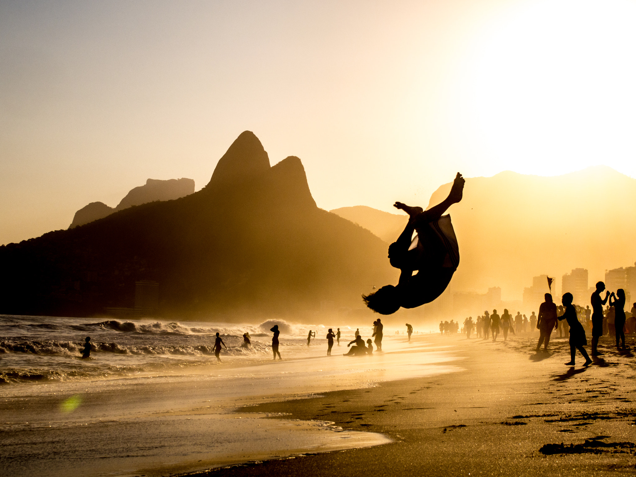 Olympus PEN E-PM2 sample photo. Acrobatics at ipanema photography