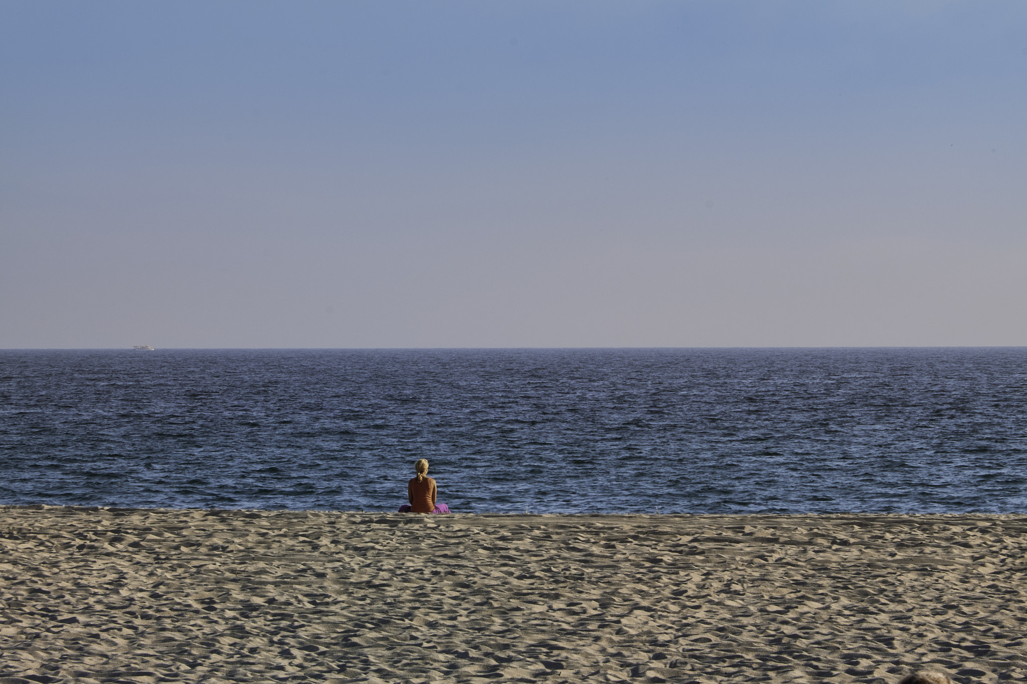 Fujifilm X-E2 + Fujifilm XF 18-135mm F3.5-5.6 R LM OIS WR sample photo. Serenity on the beach photography