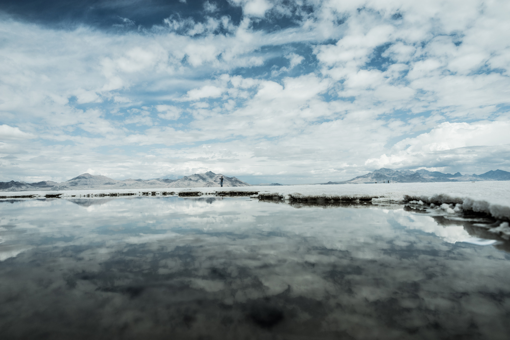 Sony a7 + E 21mm F2.8 sample photo. Salt flats reflexion utah photography